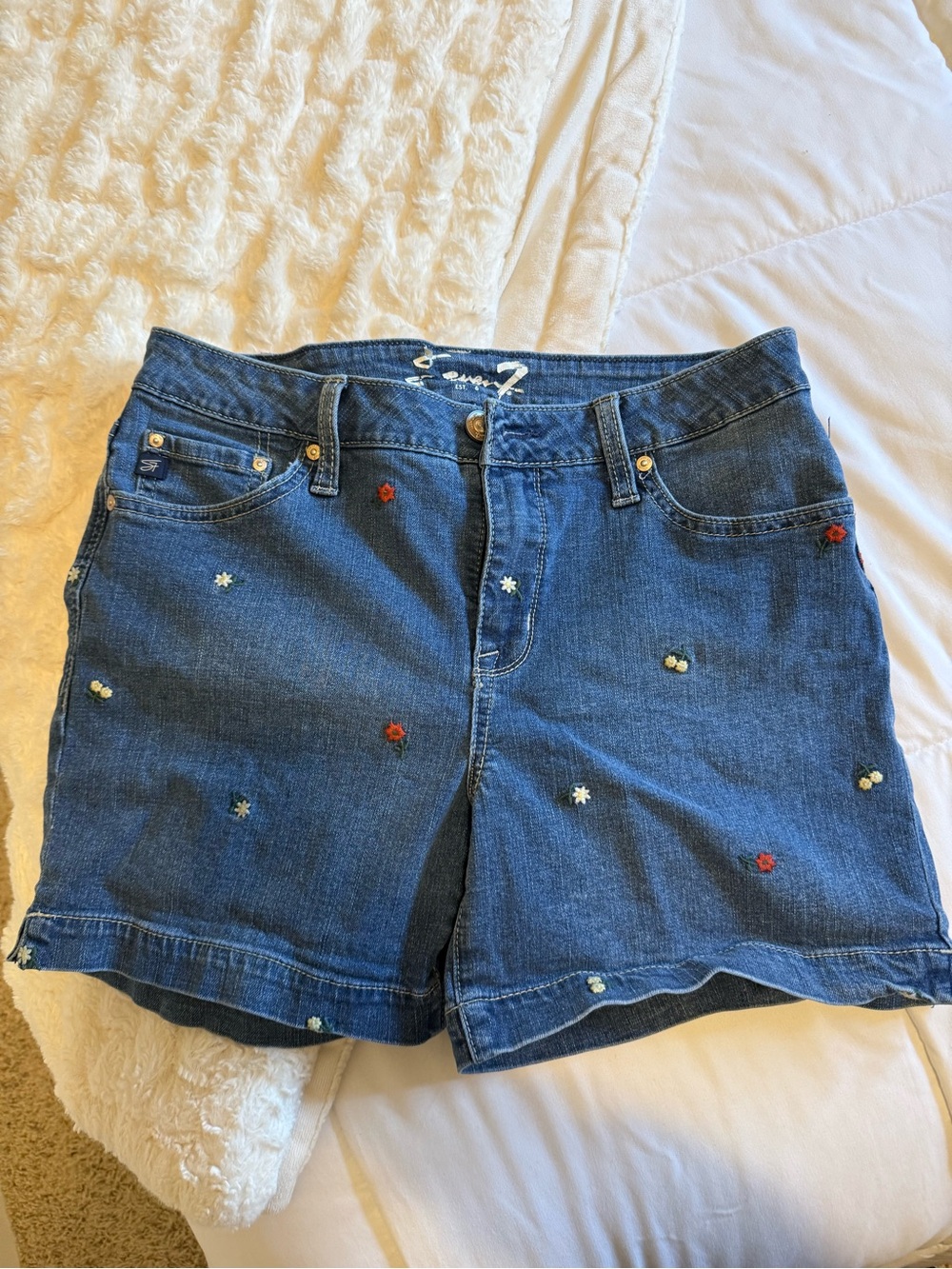 Flower embroidered shorts